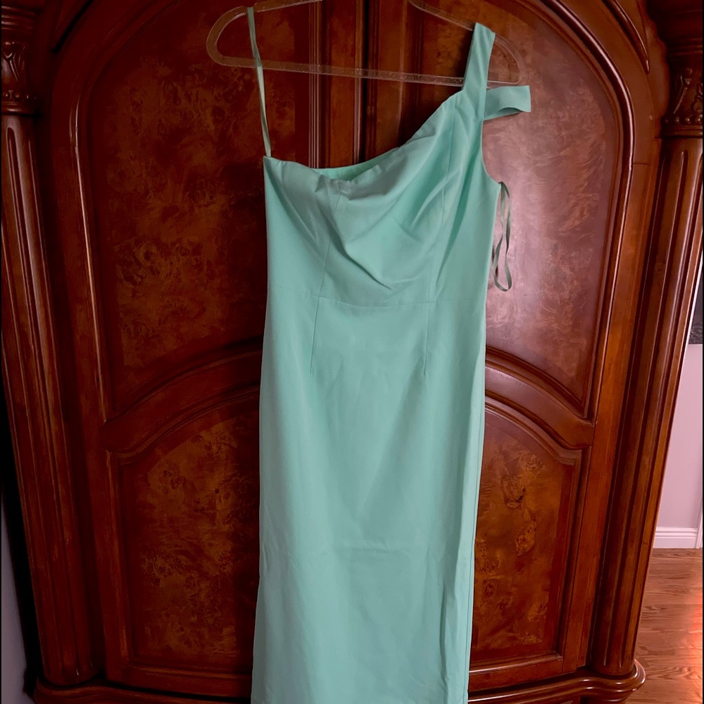 One shoulder gown by abyss